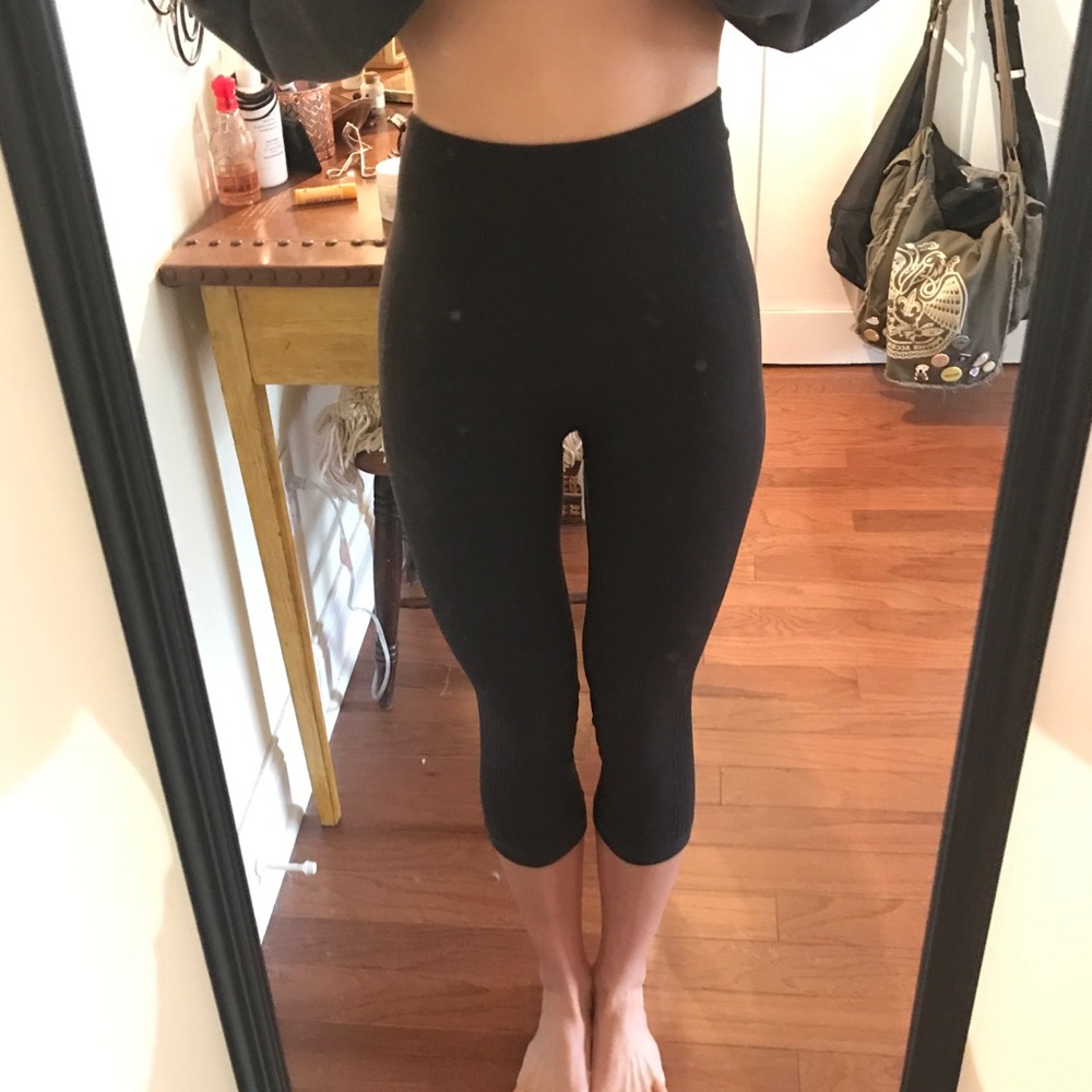 Lululemon Awakening Crop Black Size 4